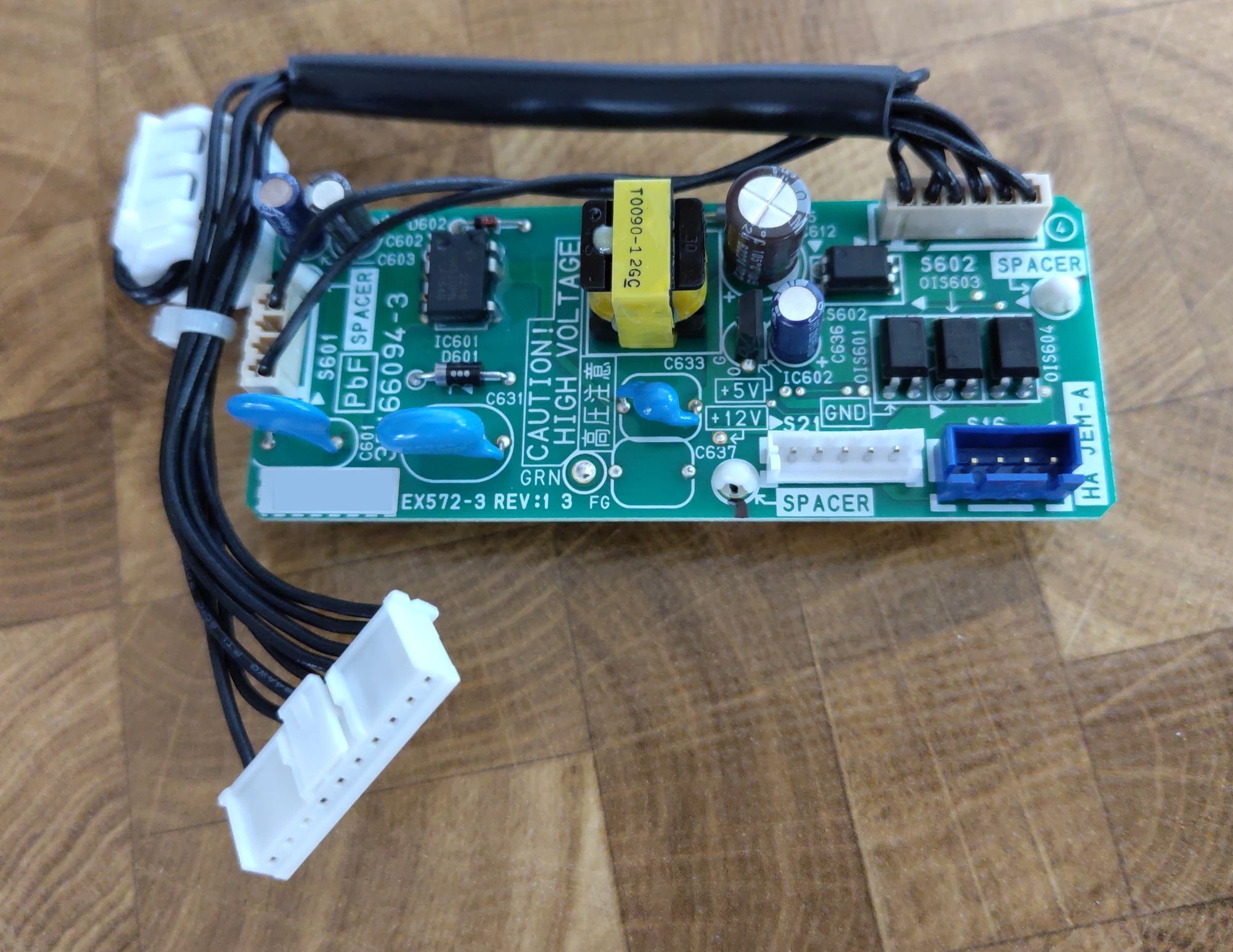 Photo of the electrical box clips